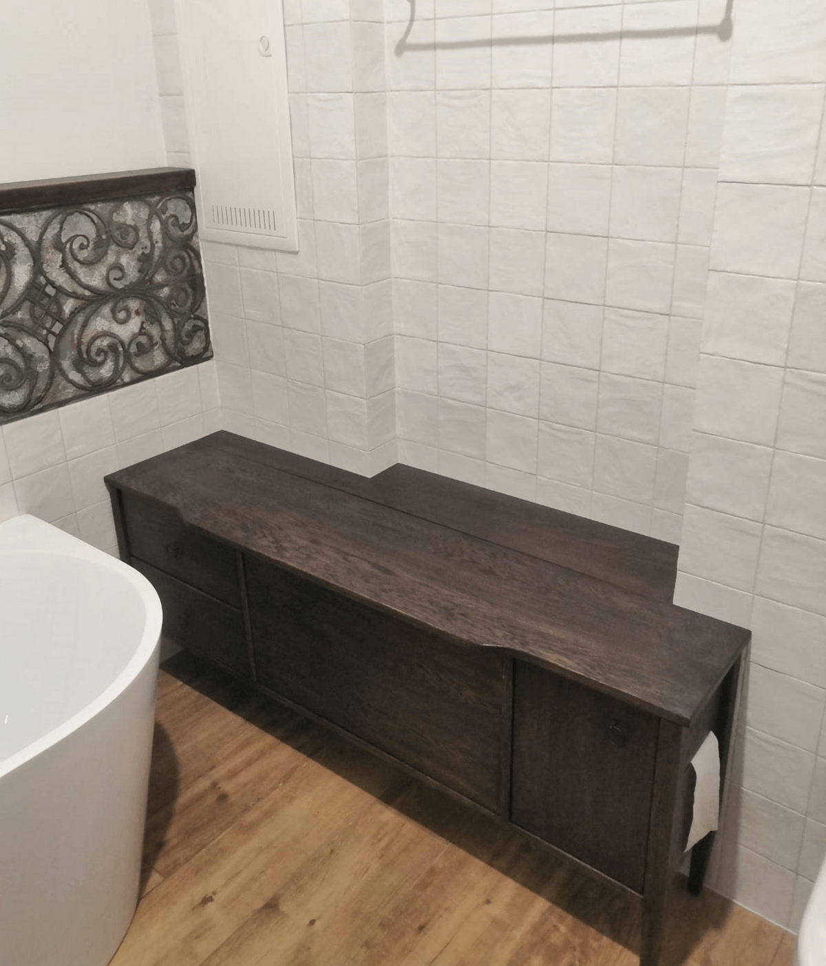 Maßmöbel Badezimmer aus Massivholz für Nische